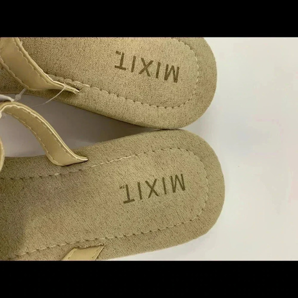 MIXIT Womens 9 Tan Faux Pearl Gold Jewel Detail Thong Sandals Slides NEW NWT - Picture 3 of 7